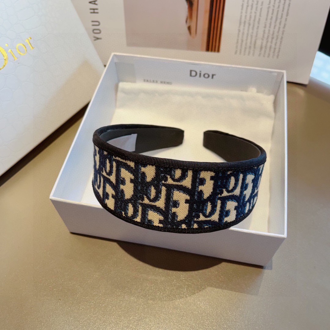 配包装
Dior（迪奥） 新款高版本D家正版刺绣发箍, 外出百搭款宽边防滑头箍、让你的魅力绽放 清新淑女