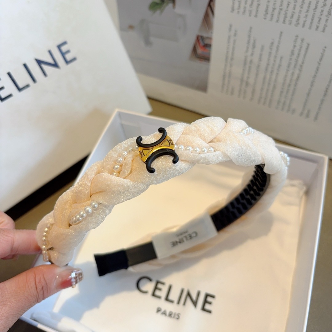 配包装
CELINE（赛琳）网红爆款，佩戴舒适无压力，造型搭配必备！非常时尚百搭！女神必备！名媛范儿。