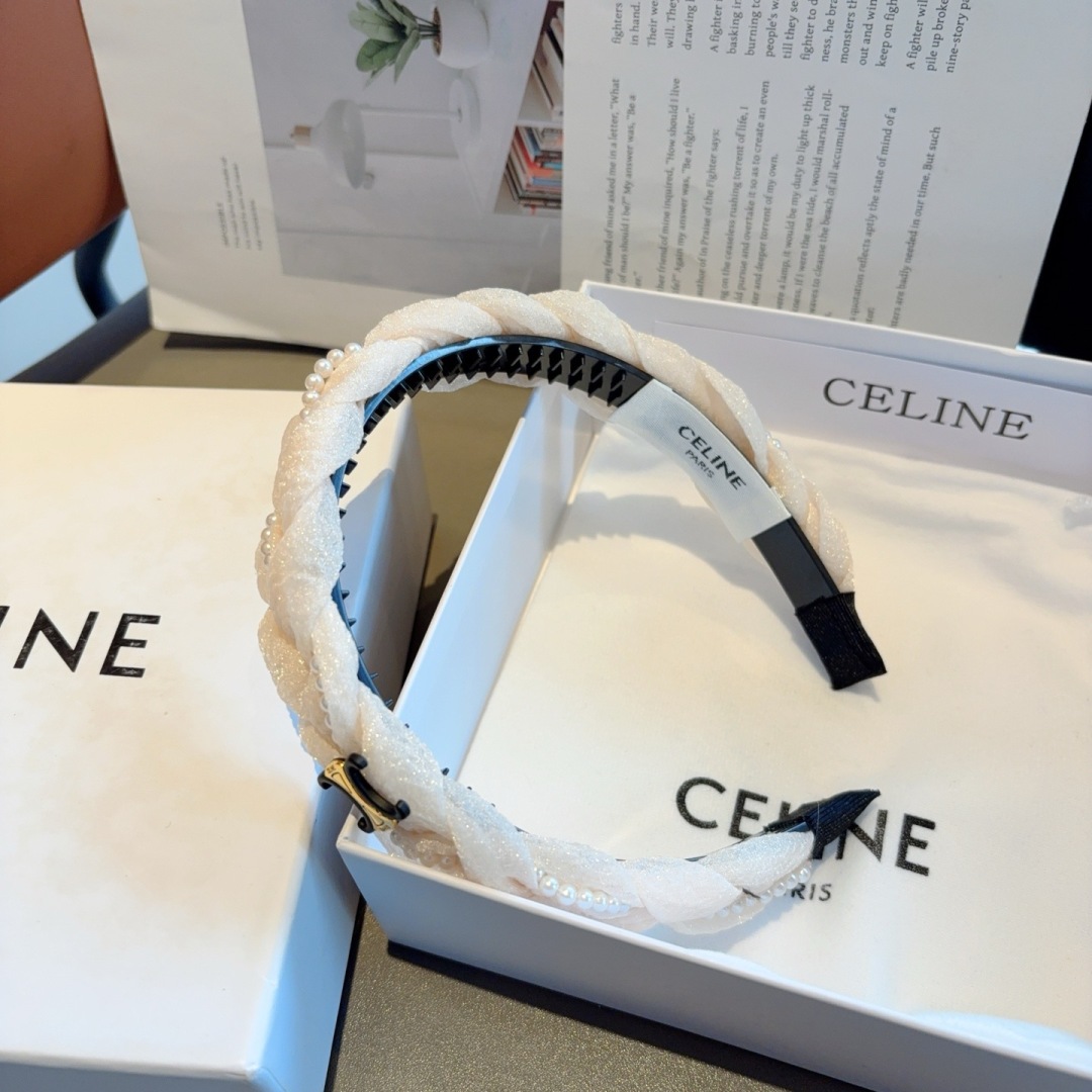 配包装
CELINE（赛琳）网红爆款，佩戴舒适无压力，造型搭配必备！非常时尚百搭！女神必备！名媛范儿。