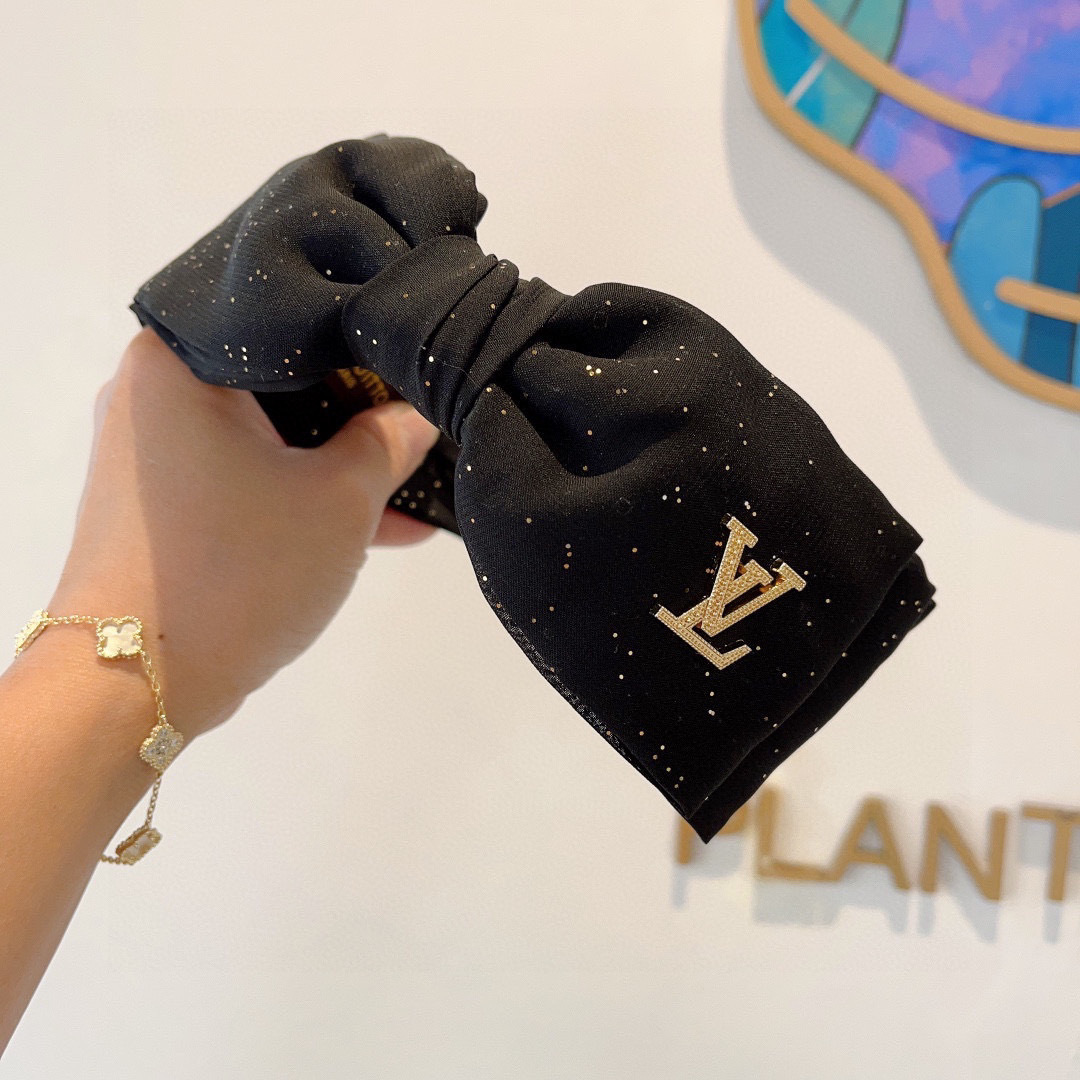 配包装
LV 路易威登 火爆新款宽版蝴蝶结发箍，时尚头箍，专柜最最新款来袭💕时尚百搭，女神必入  ！