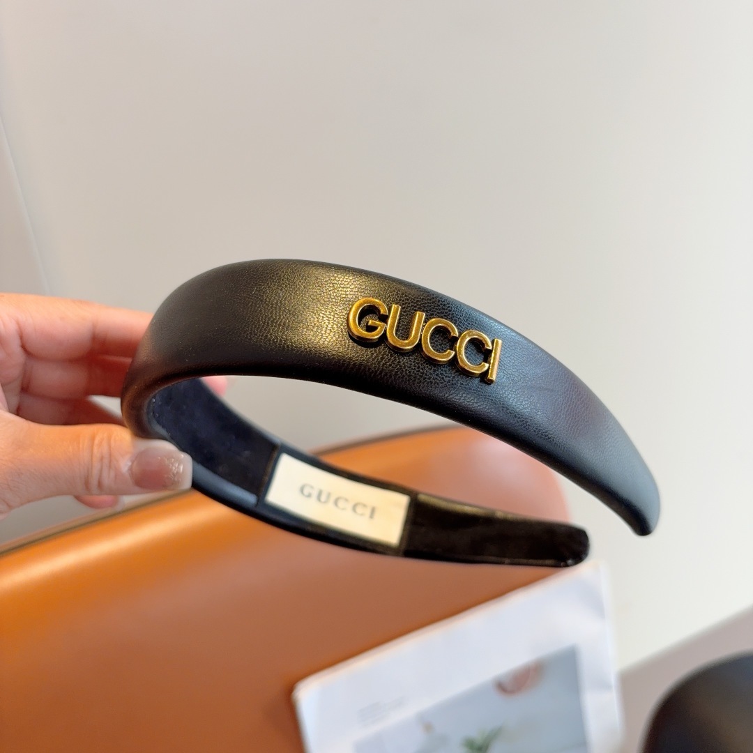 配包装
Gucci 古奇 新款时尚风羊皮发箍,欧美大牌头箍,网红最新款来袭💕时尚百搭,女神必入!