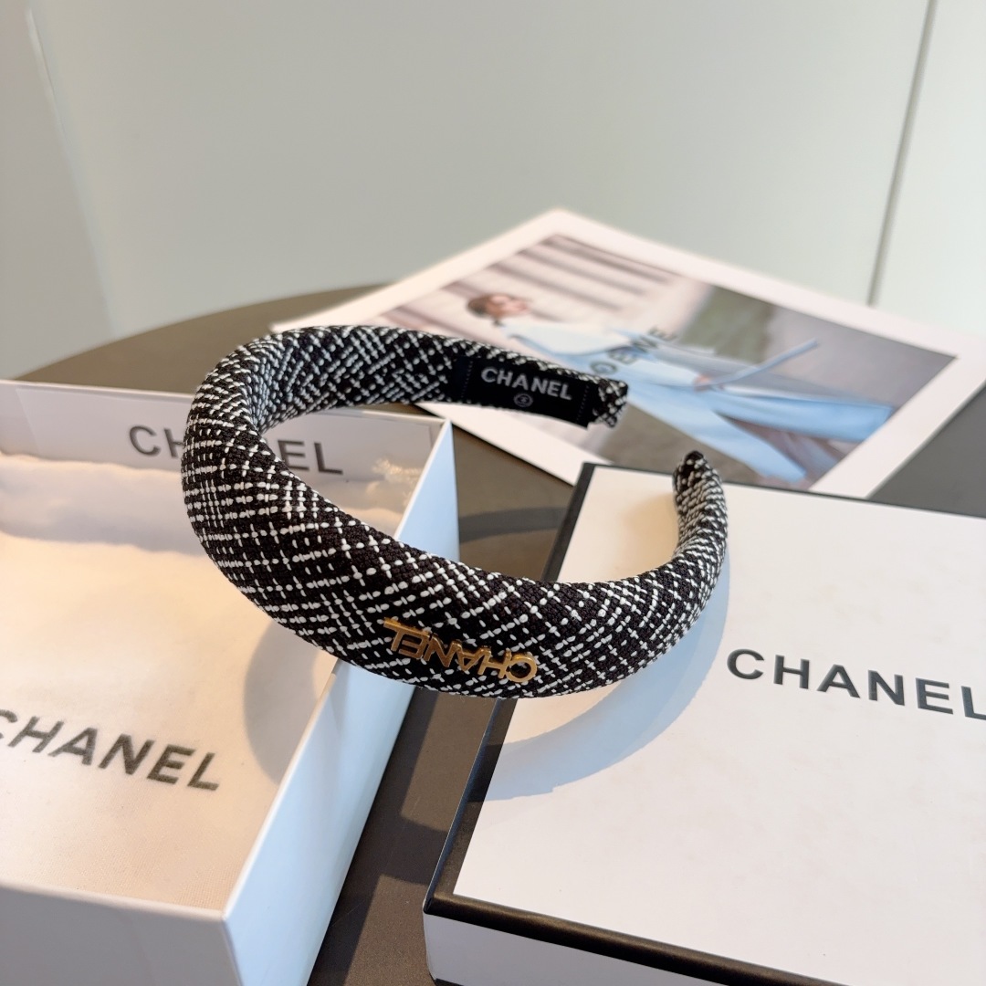 配包装
CHANEL（香奈儿）网红同款小香风发箍，复古头箍，网红爆款推荐 搭配高端材质，超精致，时尚百搭
