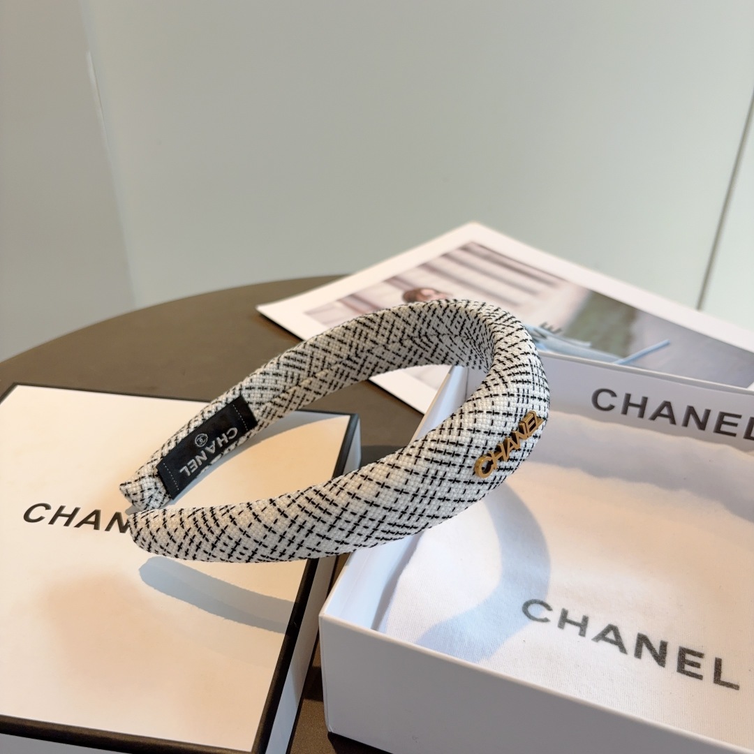 配包装
CHANEL（香奈儿）网红同款小香风发箍，复古头箍，网红爆款推荐 搭配高端材质，超精致，时尚百搭