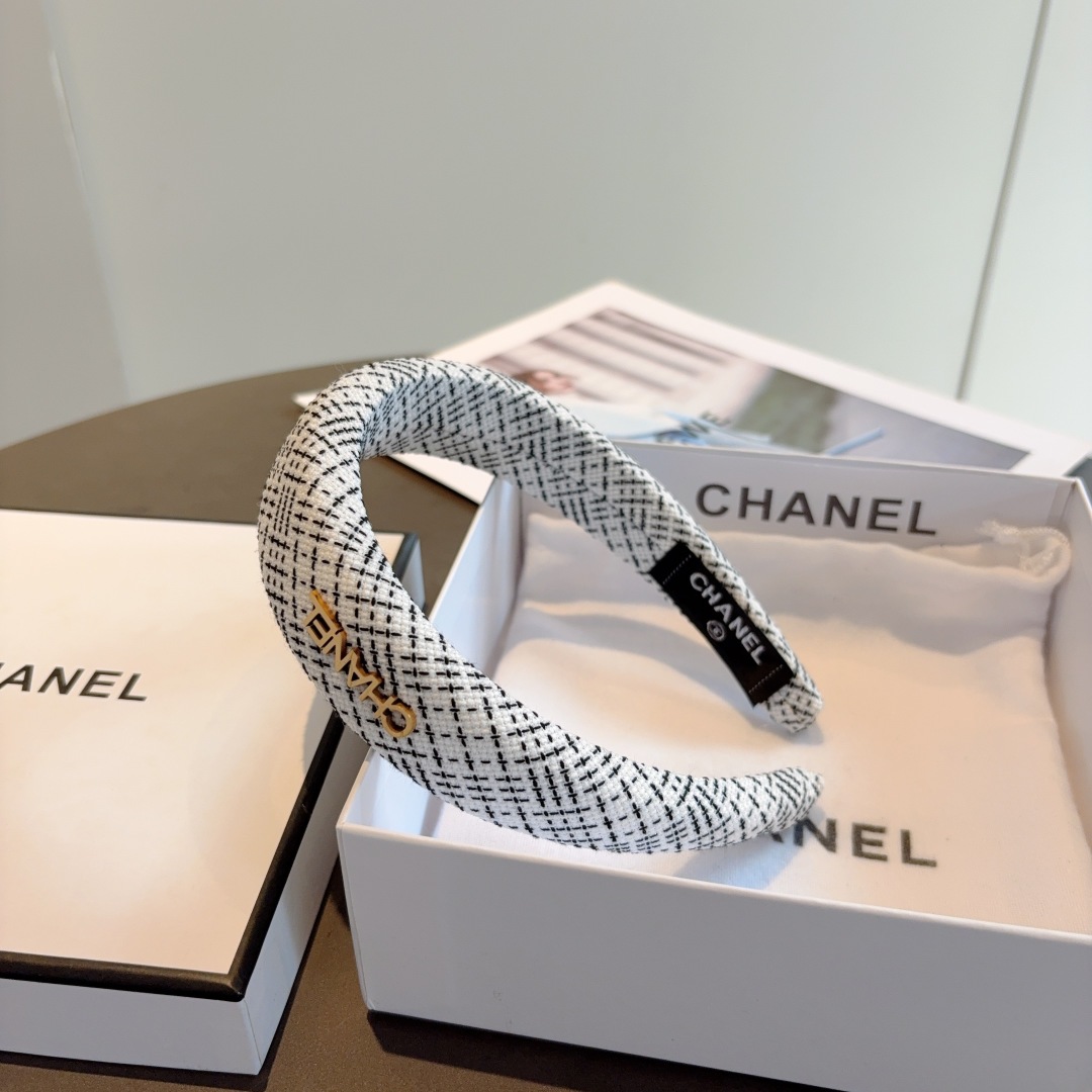 配包装
CHANEL（香奈儿）网红同款小香风发箍，复古头箍，网红爆款推荐 搭配高端材质，超精致，时尚百搭