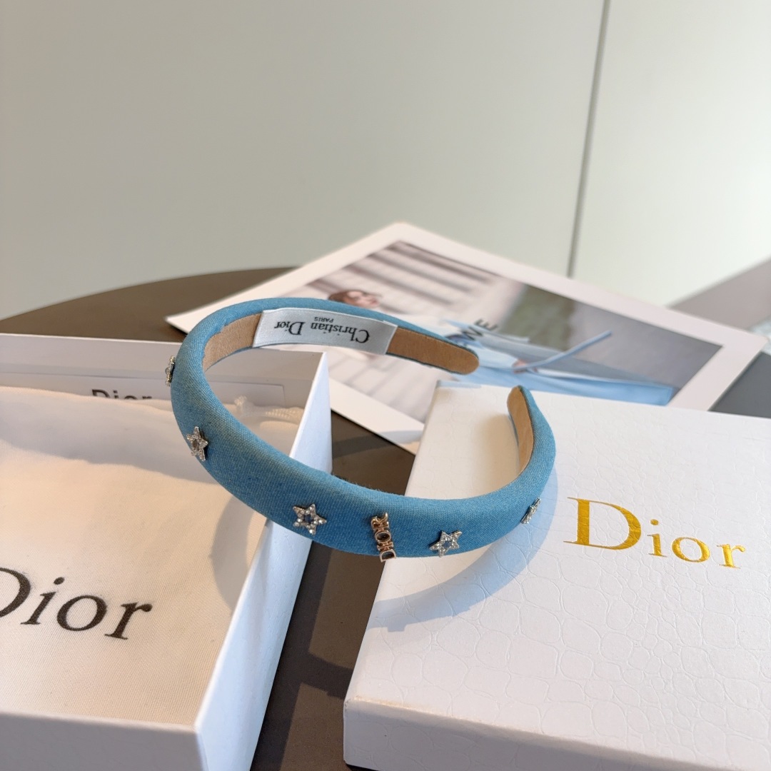 配包装
Dior（迪奥）新款牛仔布发箍,专柜原单货，让你的魅力绽放 清新淑女范让时尚更简单。