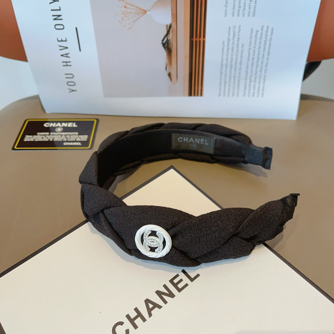 配包装
CHANEL（香奈儿）最新款小香发箍，新品巨显脸小头箍，网红爆款推荐 搭配高端双Ｃlogo ，超