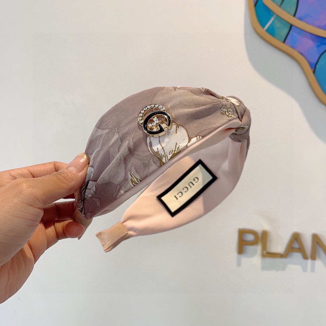 配包装
Gucci古奇 网红经典新款宽版发箍，女神必备单品头箍，非常百搭，时尚潮流