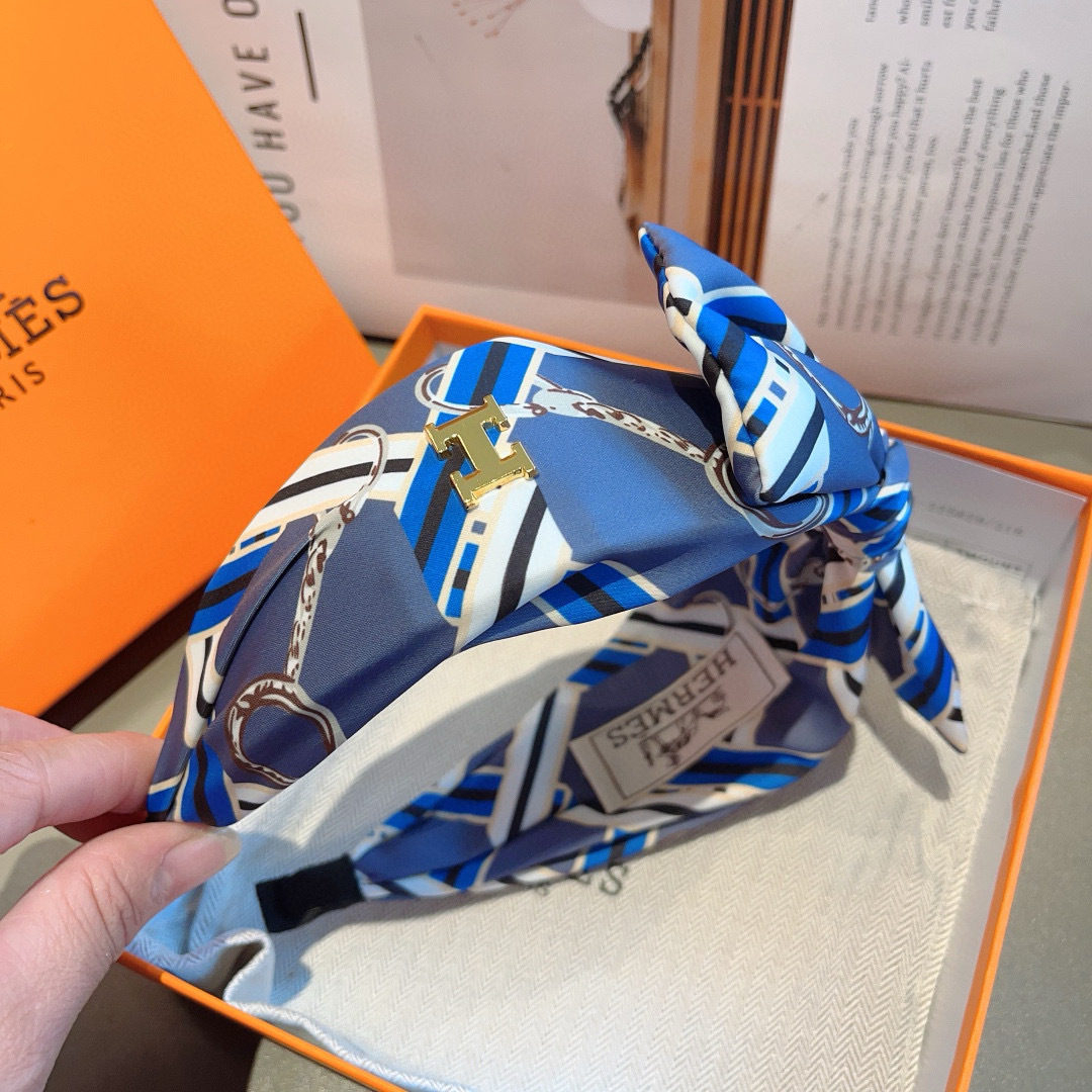 配包装
Hermes（爱马仕）  火爆定制款蝴蝶结发箍，网红同款头箍、  进口真丝面料， 出口订单、细节