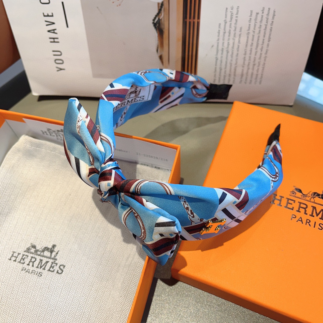 配包装
Hermes（爱马仕）  火爆定制款蝴蝶结发箍，网红同款头箍、  进口真丝面料， 出口订单、细节