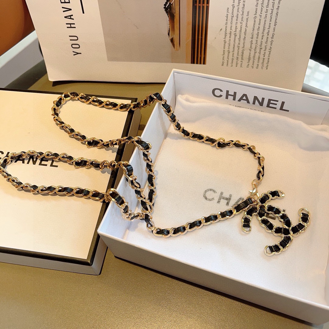 配包装
CHANEL （香奈儿） 新款金属链条编织腰链 项链 两用款，轻奢风高级感百搭款 女神必备单品，