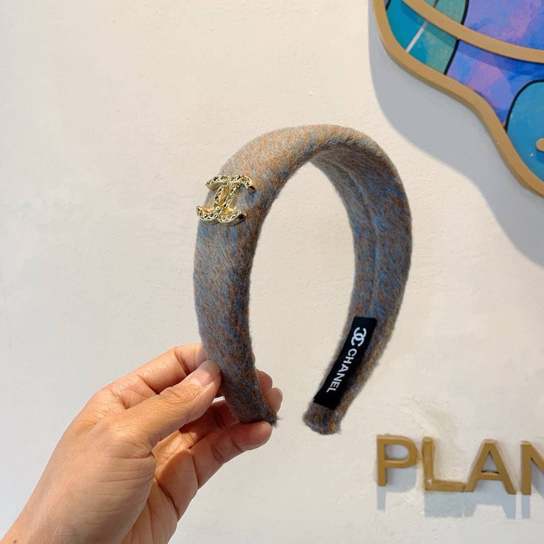配包装
CHANEL（香奈儿）秋冬新款精美毛呢宽边发箍，复古网红爆款头箍 搭配高端材质，超精致，时尚高级