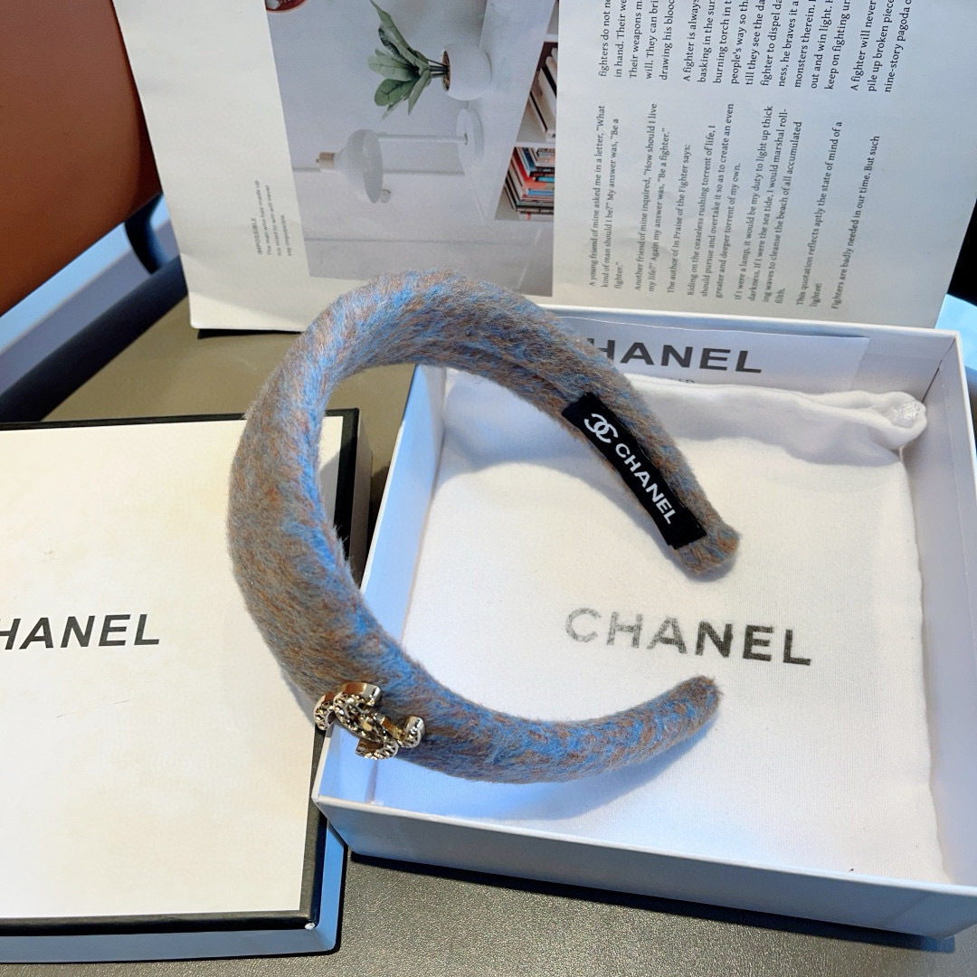 配包装
CHANEL（香奈儿）秋冬新款精美毛呢宽边发箍，复古网红爆款头箍 搭配高端材质，超精致，时尚高级
