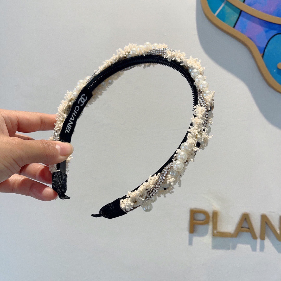 配包装
CHANEL（香奈儿）最新款小香发箍，新品巨显脸小头箍，网红爆款推荐 搭配高端双Ｃlogo ，超