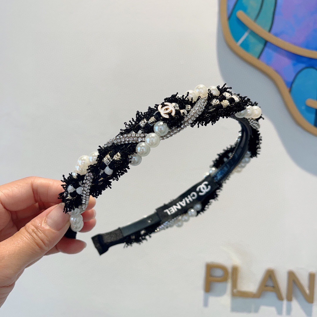 配包装
CHANEL（香奈儿）最新款小香发箍，新品巨显脸小头箍，网红爆款推荐 搭配高端双Ｃlogo ，超