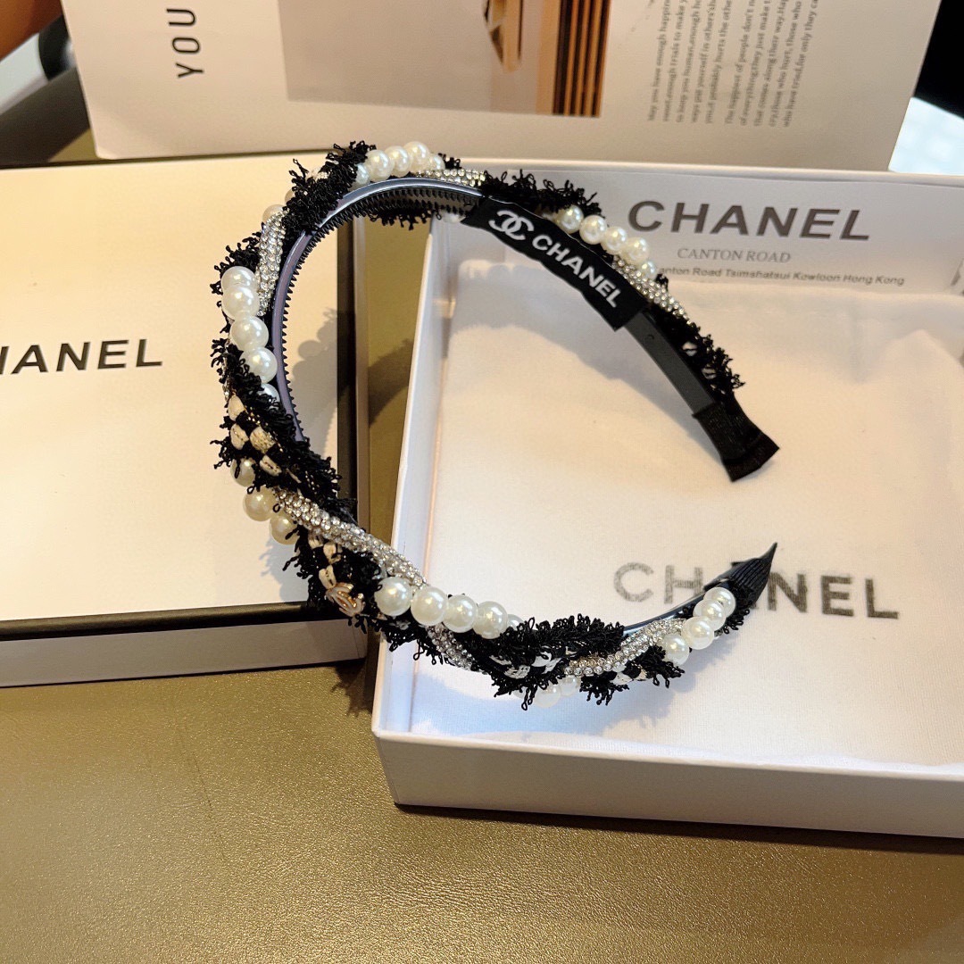 配包装
CHANEL（香奈儿）最新款小香发箍，新品巨显脸小头箍，网红爆款推荐 搭配高端双Ｃlogo ，超