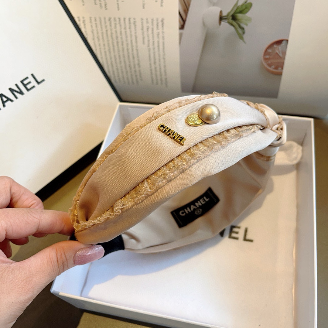 配包装
CHANEL（香奈儿）最新款小香发箍，新品巨显脸小头箍，网红爆款推荐 搭配高端双Ｃlogo ，超