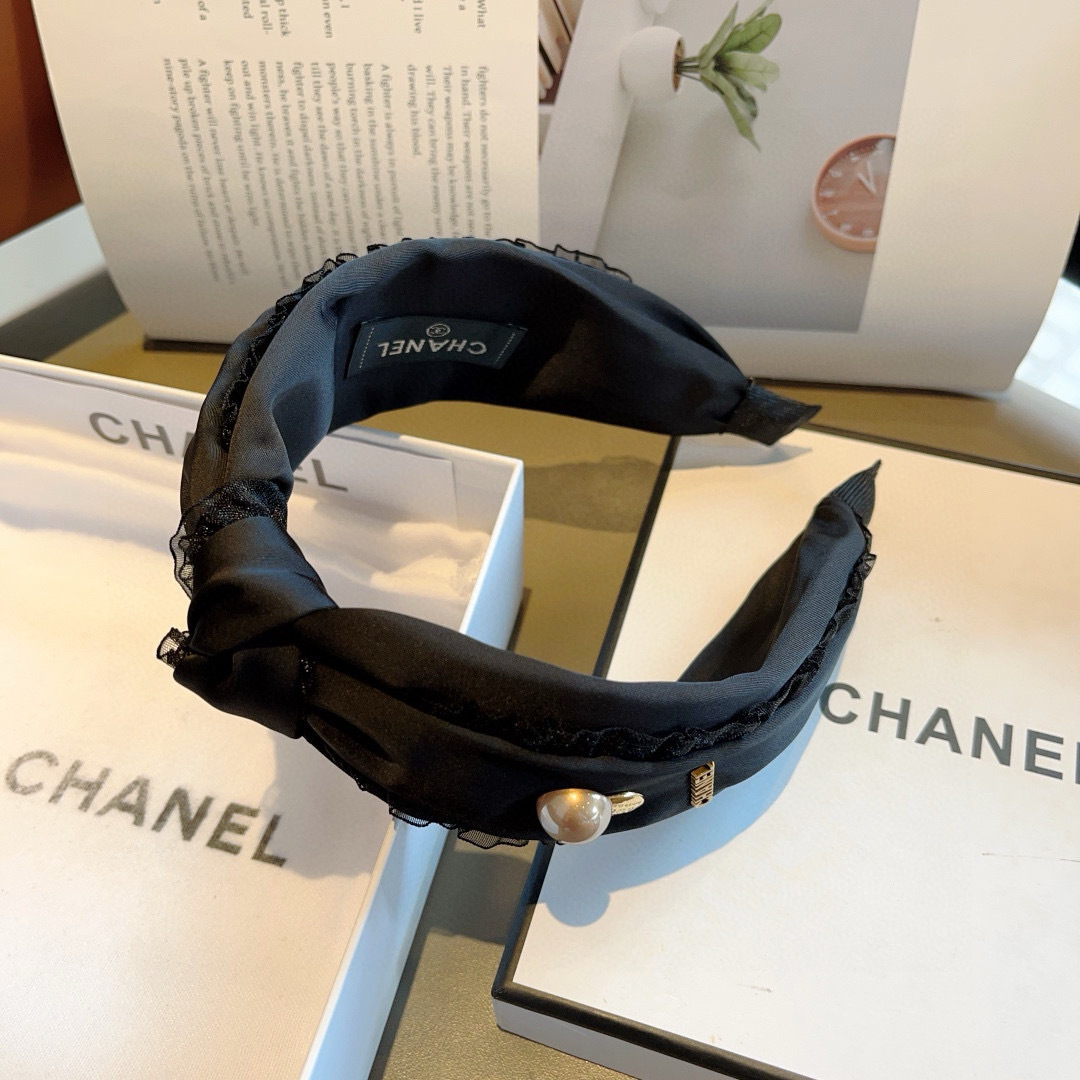 配包装
CHANEL（香奈儿）最新款小香发箍，新品巨显脸小头箍，网红爆款推荐 搭配高端双Ｃlogo ，超
