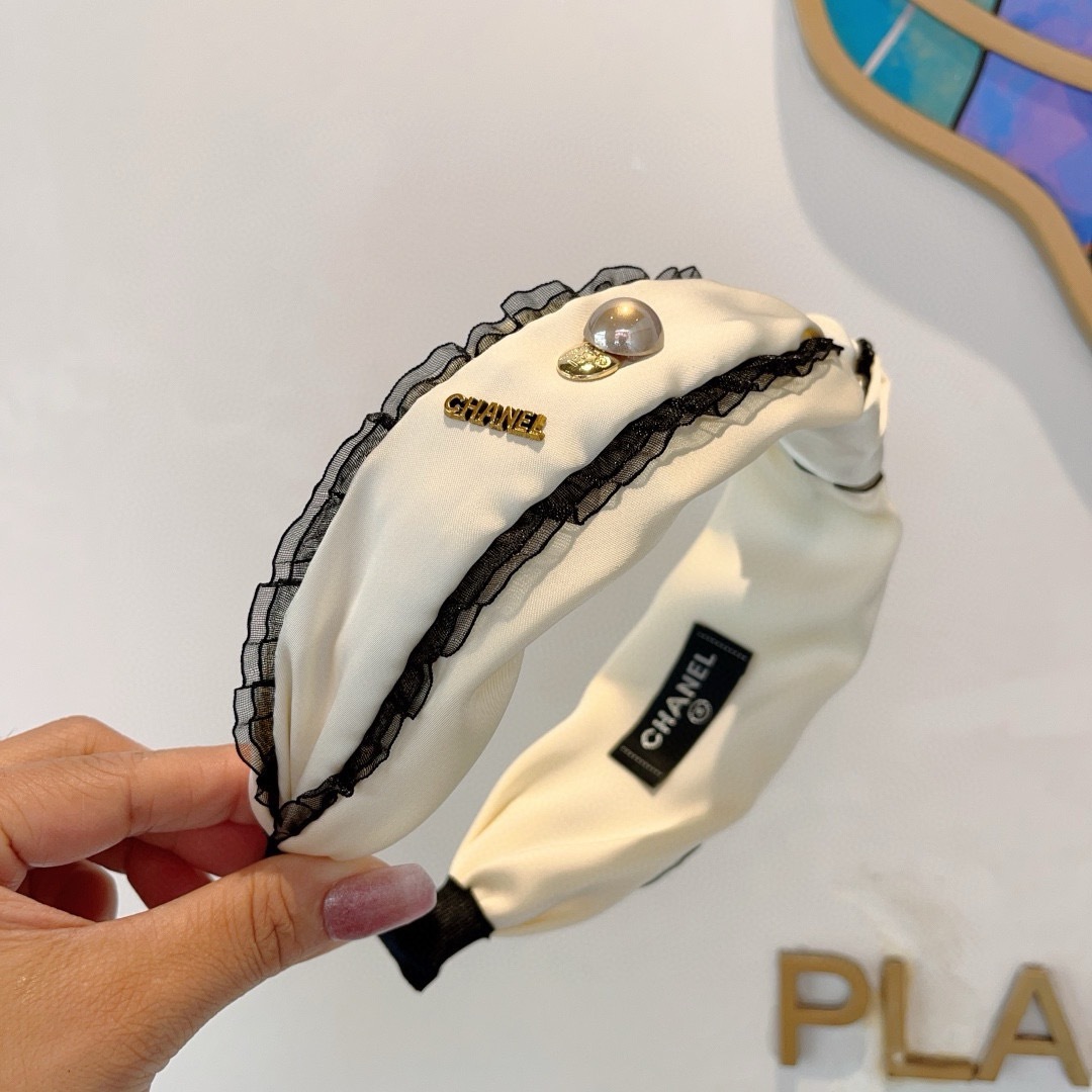配包装
CHANEL（香奈儿）最新款小香发箍，新品巨显脸小头箍，网红爆款推荐 搭配高端双Ｃlogo ，超