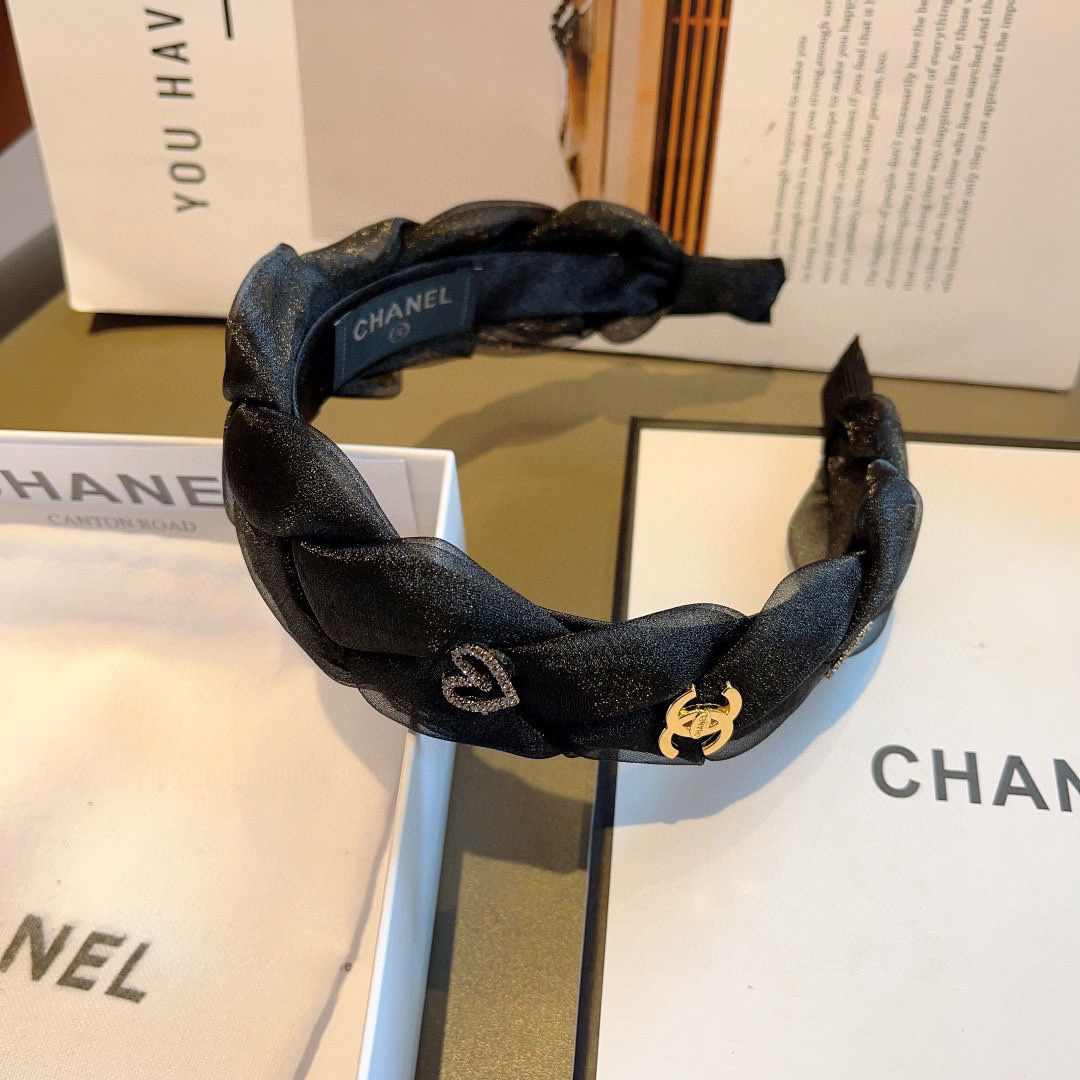 配包装
CHANEL（香奈儿）最新款小香发箍，新品巨显脸小头箍，网红爆款推荐 搭配高端双Ｃlogo ，超