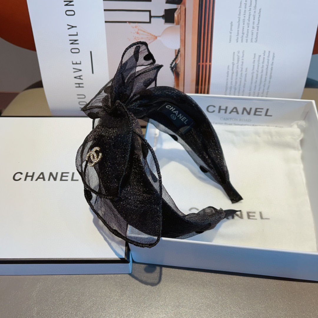 配包装
CHANEL（香奈儿）最新款小香大蝴蝶结波点洋气发箍，复古气质网纱头箍，网红爆款推荐 搭配高端材