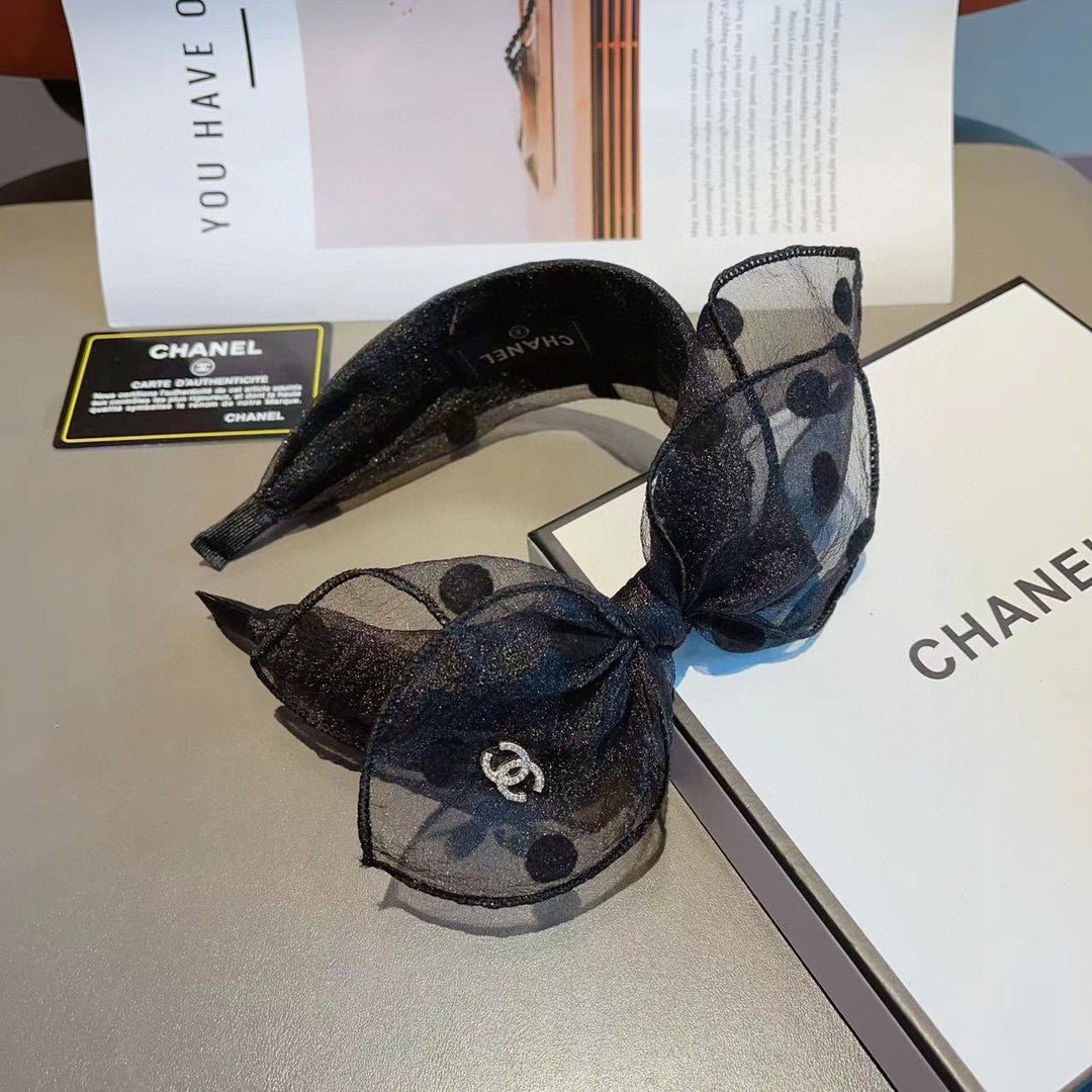 配包装
CHANEL（香奈儿）最新款小香大蝴蝶结波点洋气发箍，复古气质网纱头箍，网红爆款推荐 搭配高端材