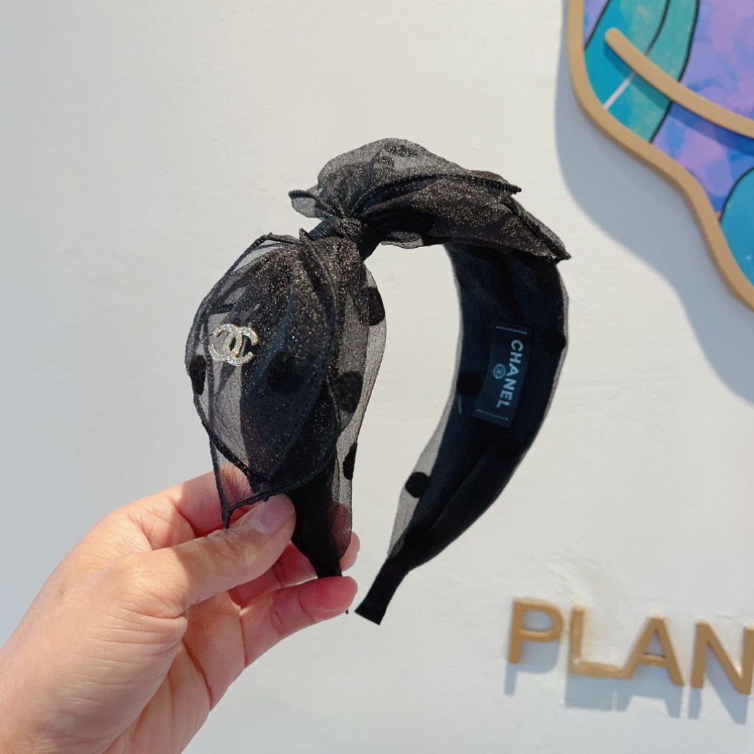 配包装
CHANEL（香奈儿）最新款小香大蝴蝶结波点洋气发箍，复古气质网纱头箍，网红爆款推荐 搭配高端材
