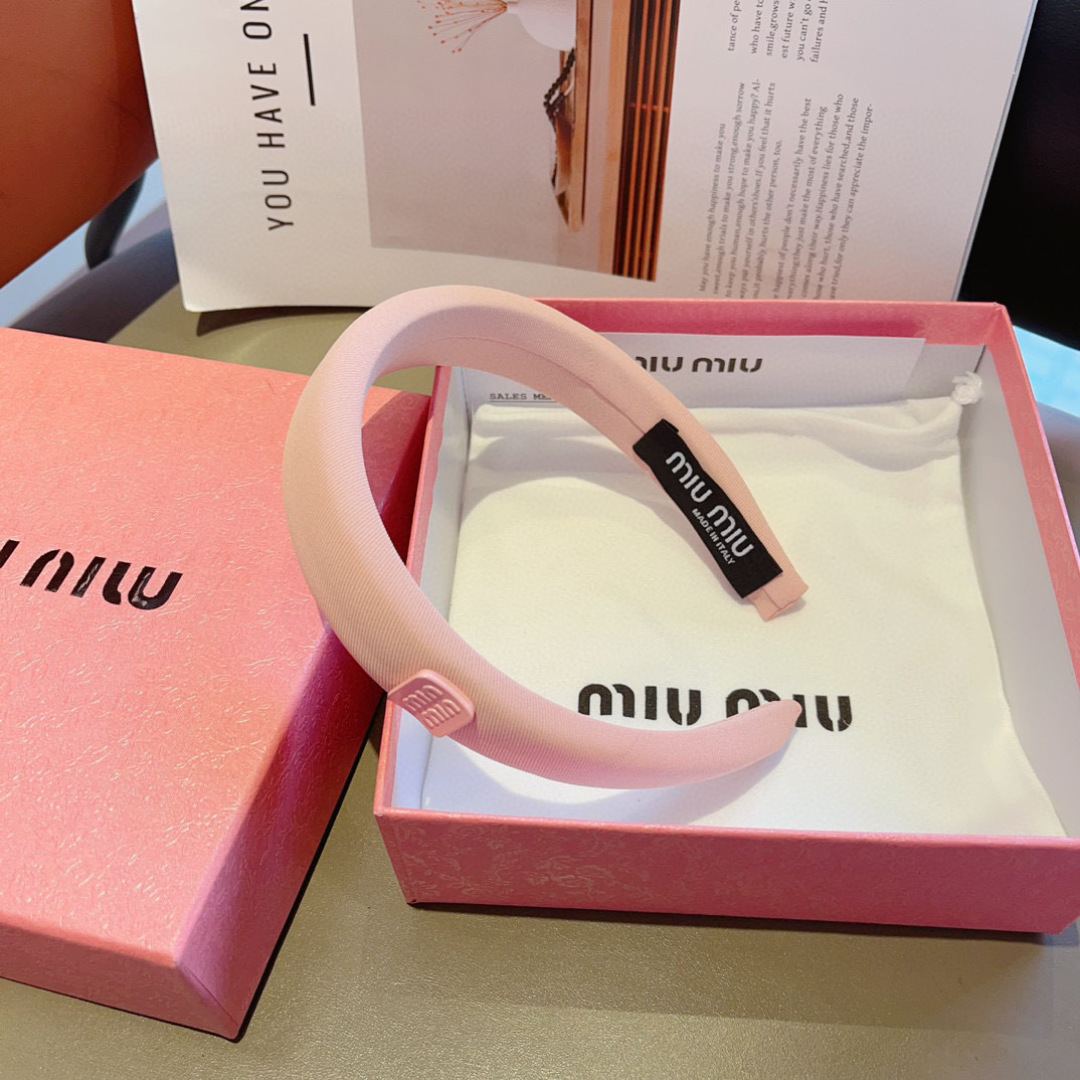 配包装
MIUMIU（缪缪）新款甜美字母手工制作发箍，少女感简约百搭头箍、潮女必备品，超级的高大上！