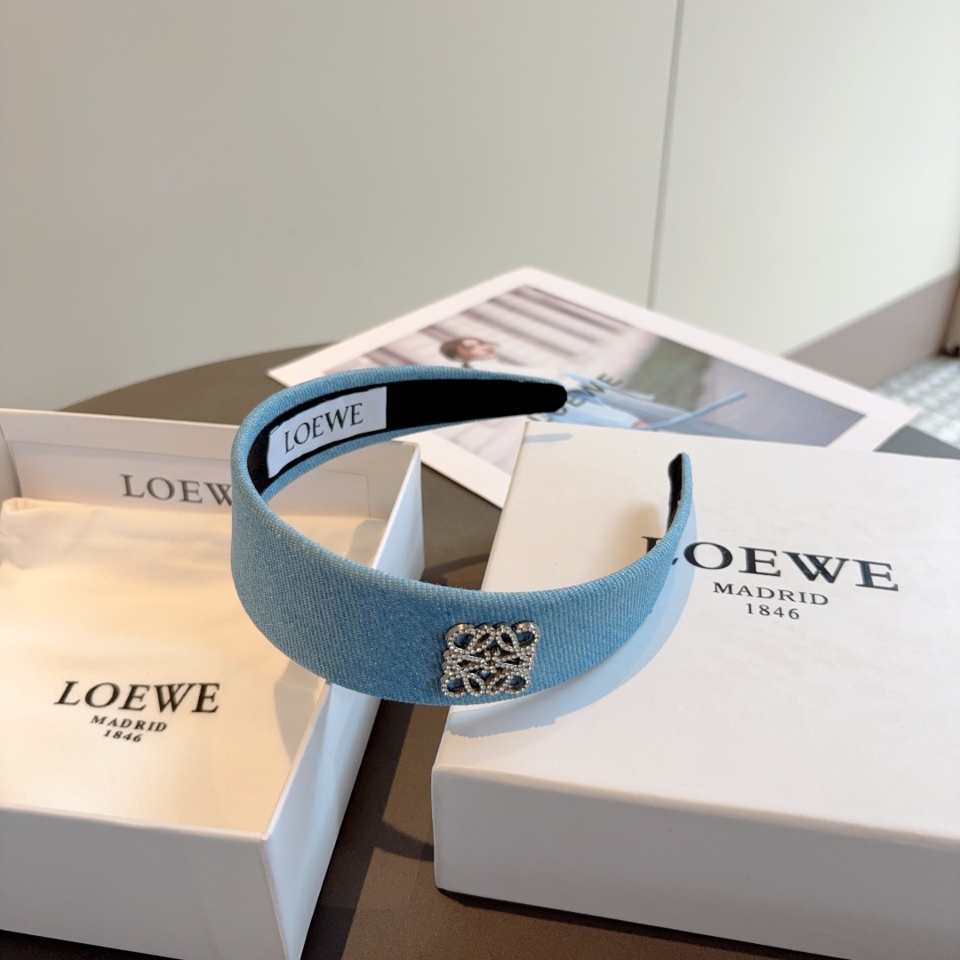 配包装
LOEWE（罗意威）火爆新款牛仔布发箍💕特供面料头箍、尖端网红最新款来袭 ！ 让你的魅力绽放 清