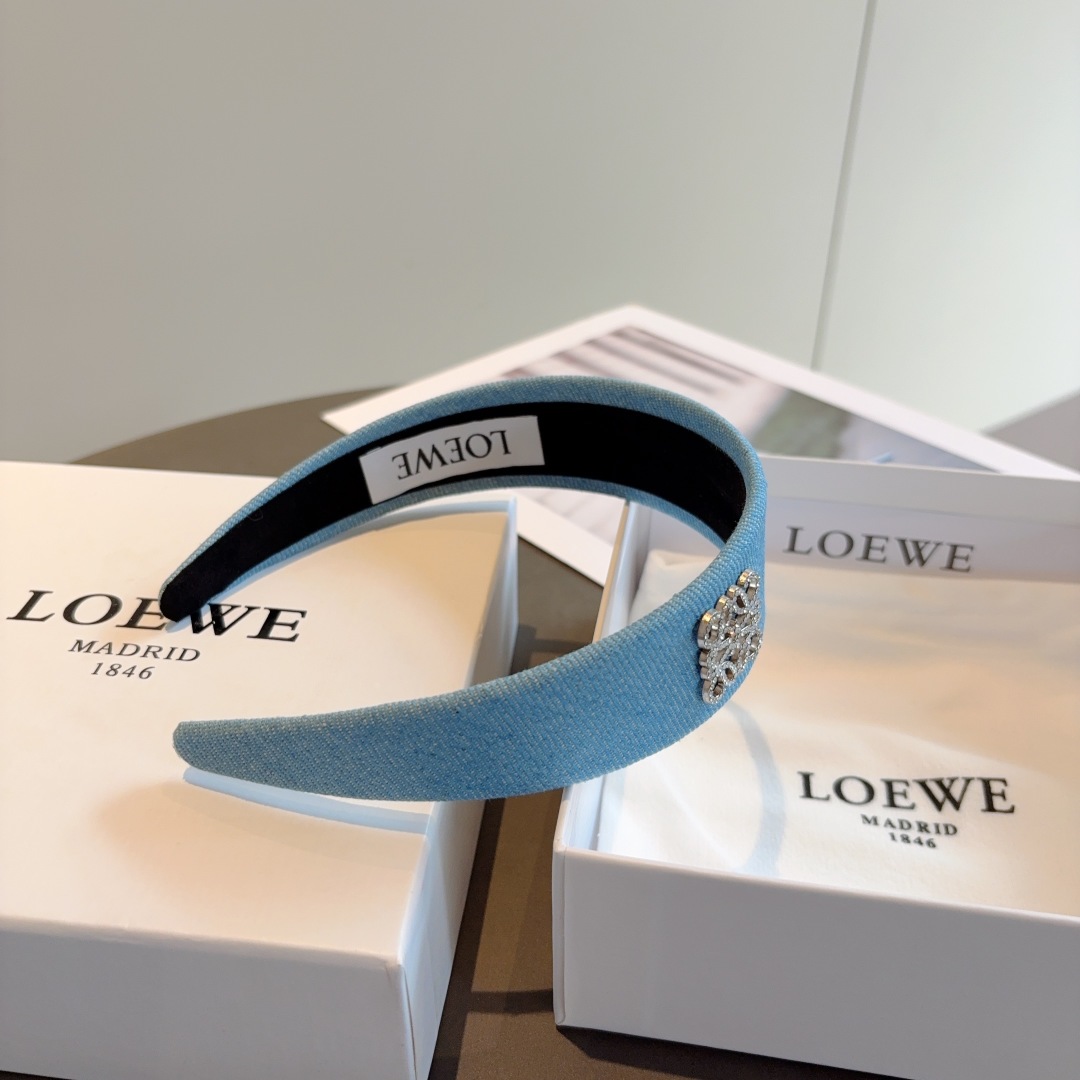 配包装
LOEWE（罗意威）火爆新款牛仔布发箍💕特供面料头箍、尖端网红最新款来袭 ！ 让你的魅力绽放 清