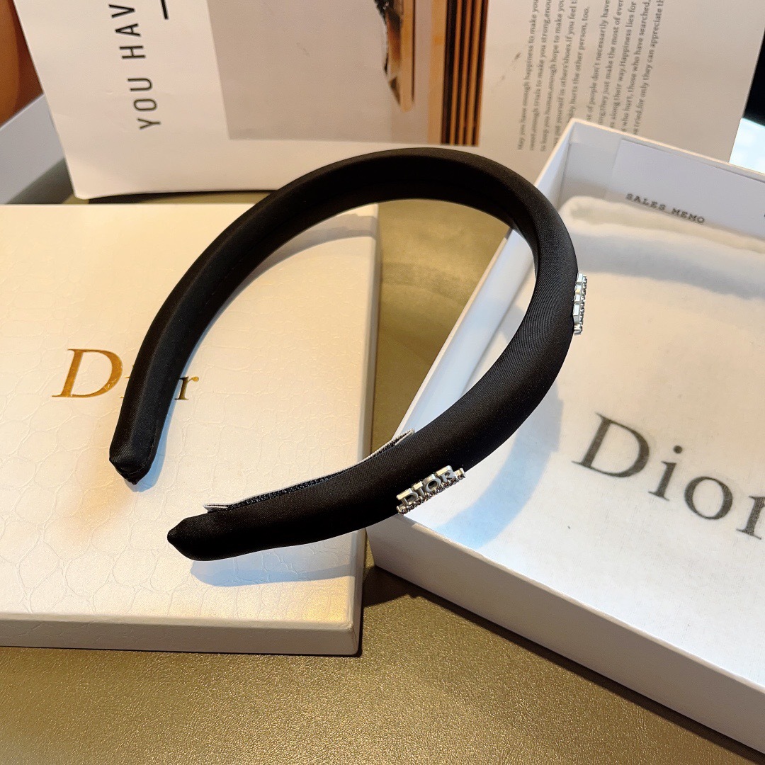 配包装
Dior（迪奥） 火爆新款窄版发箍,专柜品质头箍  让你的魅力绽放 清新淑女范让时尚更简单。