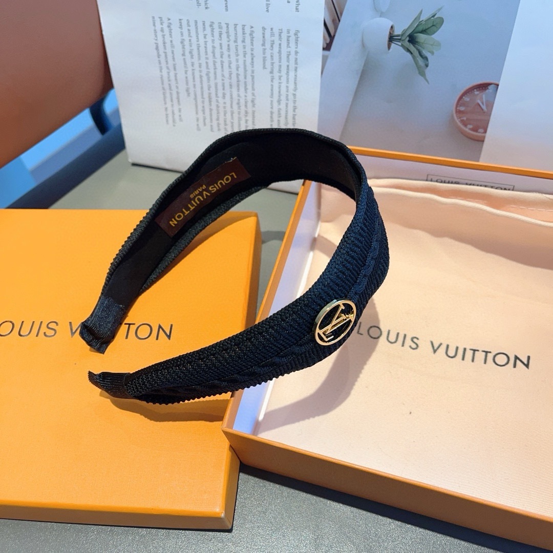 配包装
LV 路易威登 秋冬新款针织毛线发箍，时尚可爱宽边头箍，专柜最新款来袭💕时尚百搭，女神必入  ！