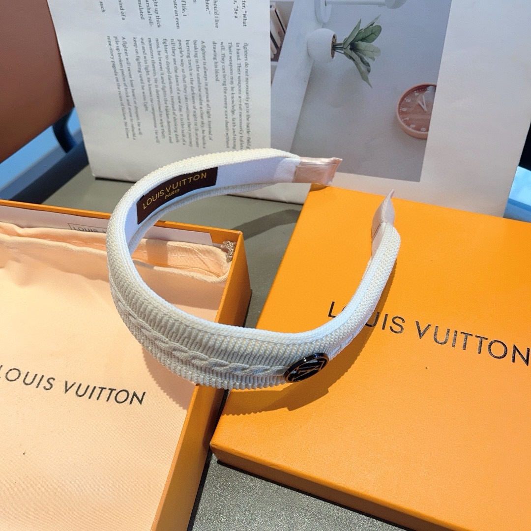 配包装
LV 路易威登 秋冬新款针织毛线发箍，时尚可爱宽边头箍，专柜最新款来袭💕时尚百搭，女神必入  ！