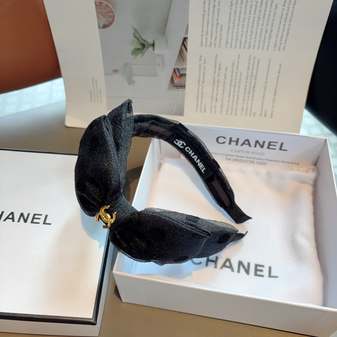 配包装
CHANEL(香奈儿)最新款小香大蝴蝶结波点洋气发箍,复古气质网纱头箍,网红爆款推荐 搭配高端材