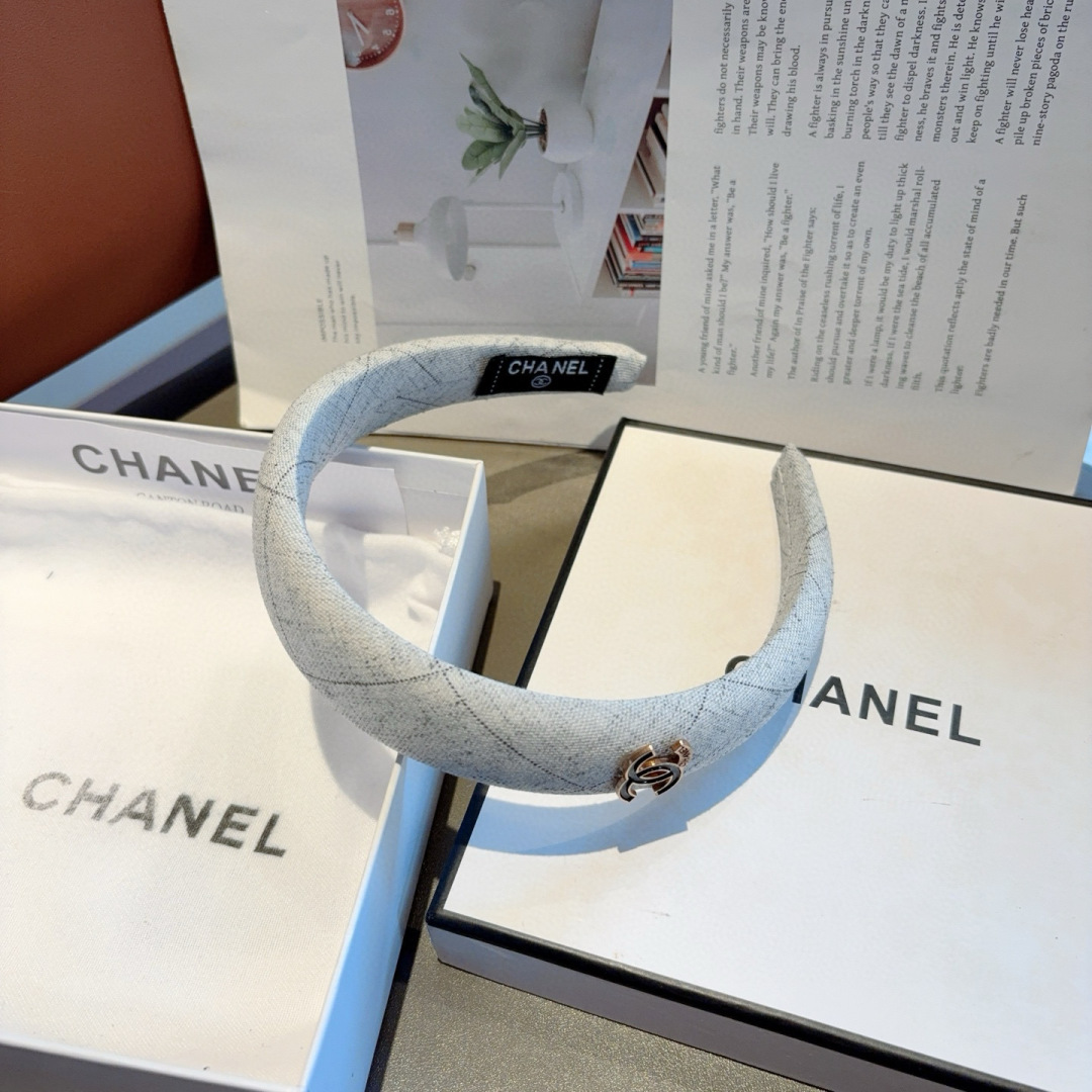 配包装
CHANEL（香奈儿）最新款小香发箍，新品巨显脸小头箍，网红爆款推荐 搭配高端双Ｃlogo ，超