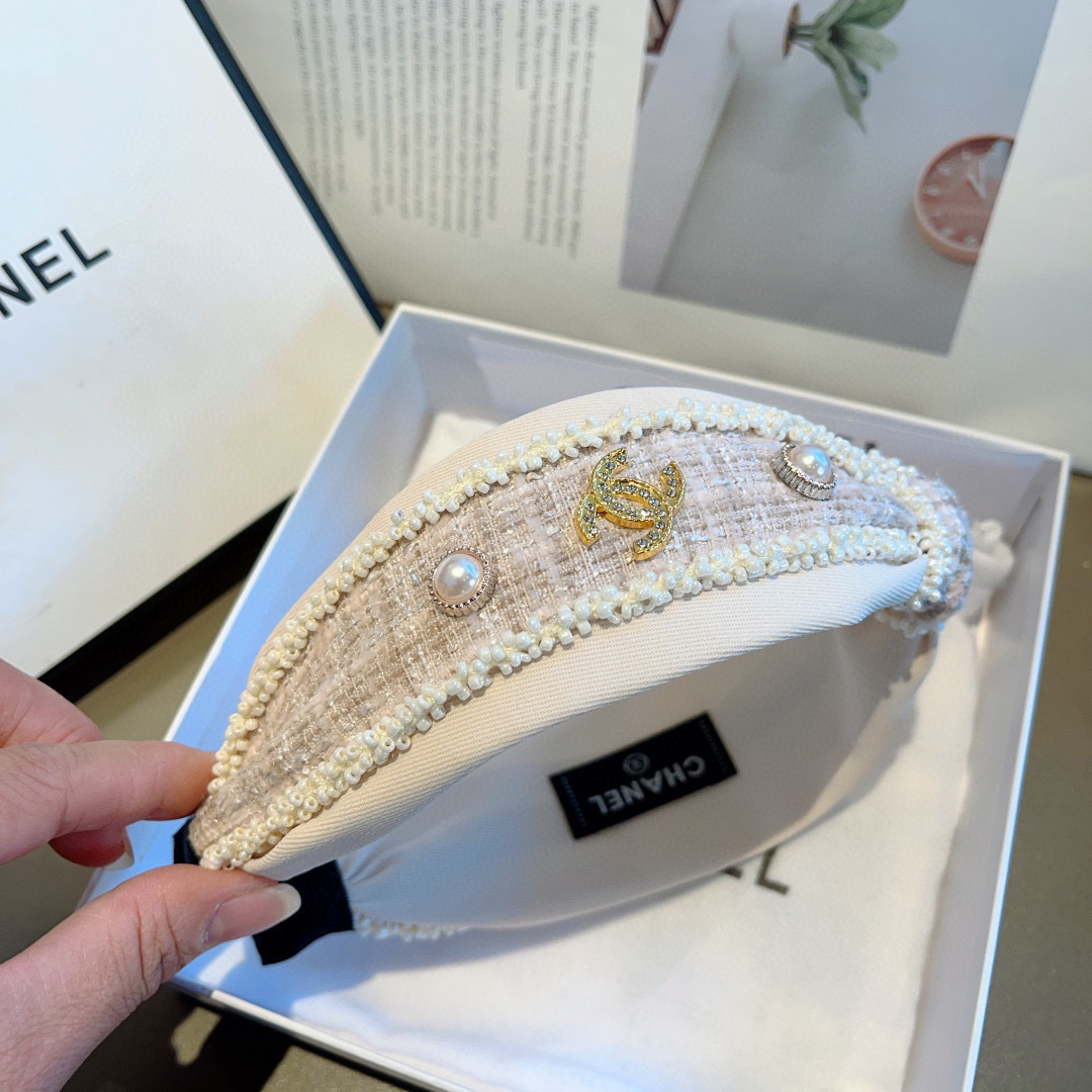 配包装
CHANEL（香奈儿）新款精美字母宽边发箍，复古网红爆款头箍 搭配高端材质，超精致，时尚高级感百