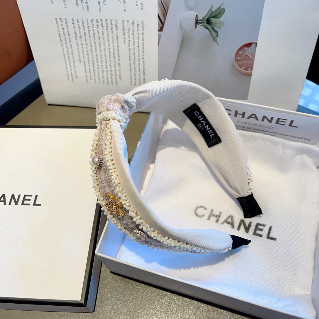 配包装
CHANEL（香奈儿）新款精美字母宽边发箍，复古网红爆款头箍 搭配高端材质，超精致，时尚高级感百