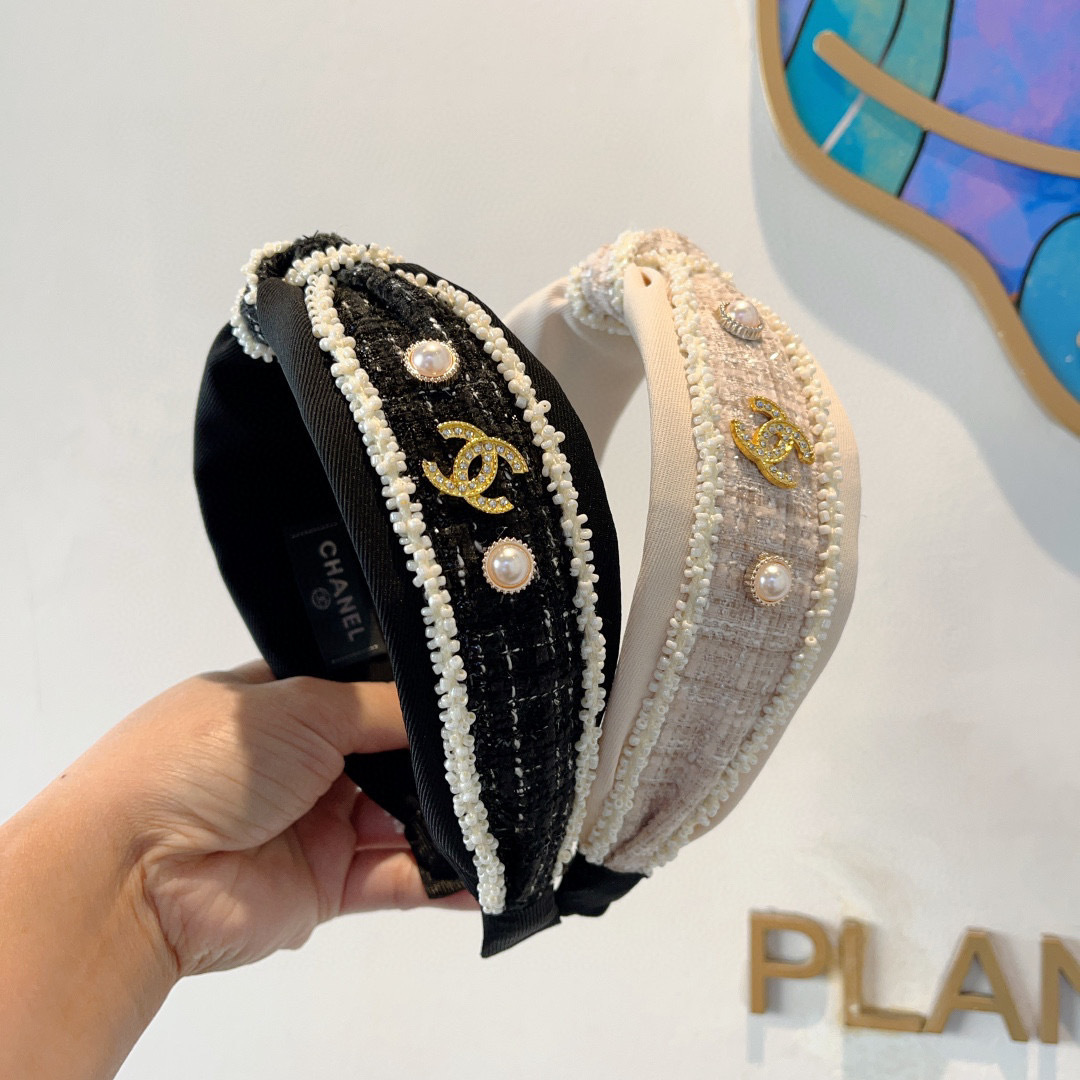 配包装
CHANEL（香奈儿）新款精美字母宽边发箍，复古网红爆款头箍 搭配高端材质，超精致，时尚高级感百