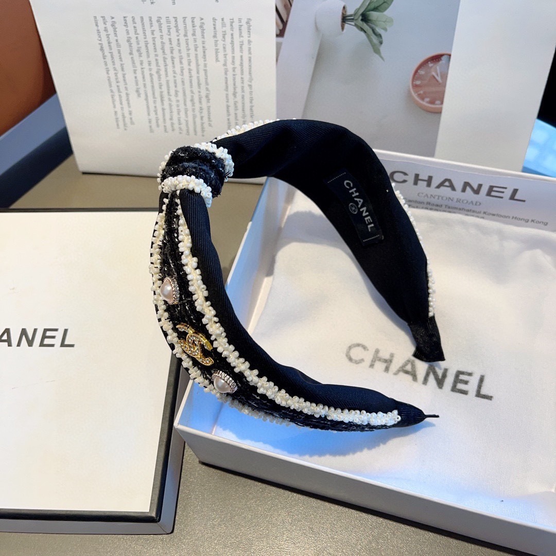 配包装
CHANEL(香奈儿)新款精美字母宽边发箍,复古网红爆款头箍 搭配高端材质,超精致,时尚高级感百