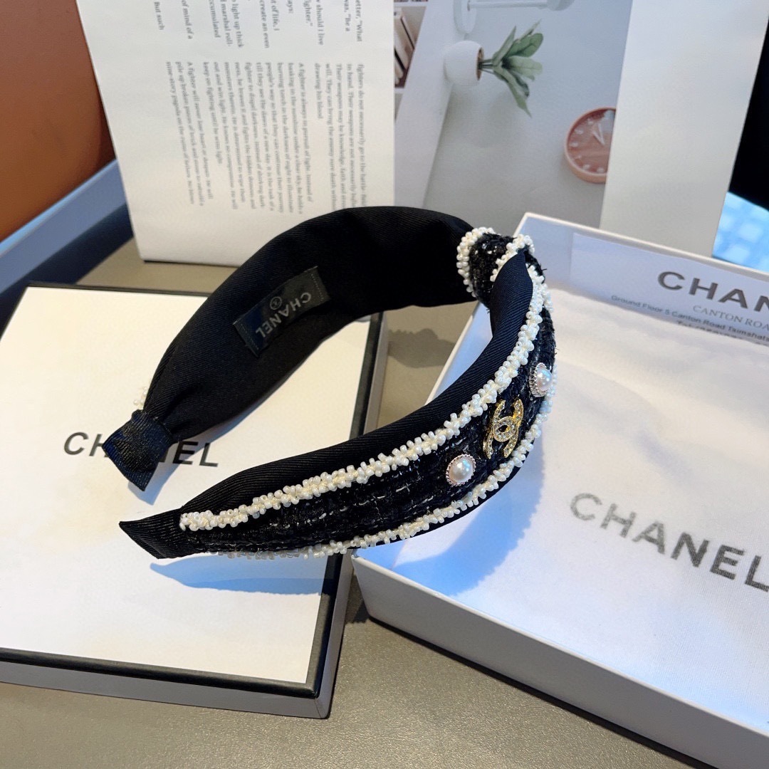 配包装
CHANEL(香奈儿)新款精美字母宽边发箍,复古网红爆款头箍 搭配高端材质,超精致,时尚高级感百