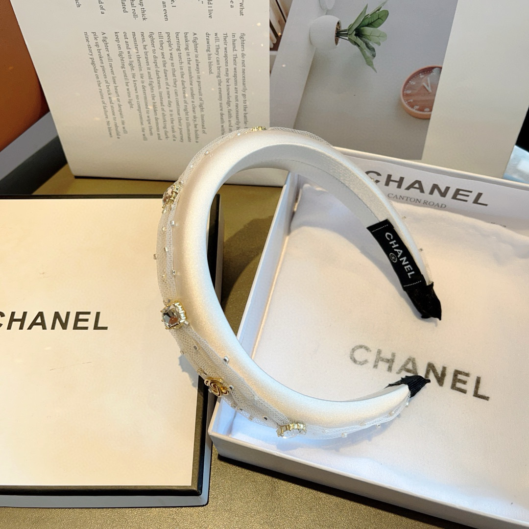 配包装
CHANEL（香奈儿）最新款小香发箍，新品巨显脸小头箍，网红爆款推荐 搭配高端双Ｃlogo ，超