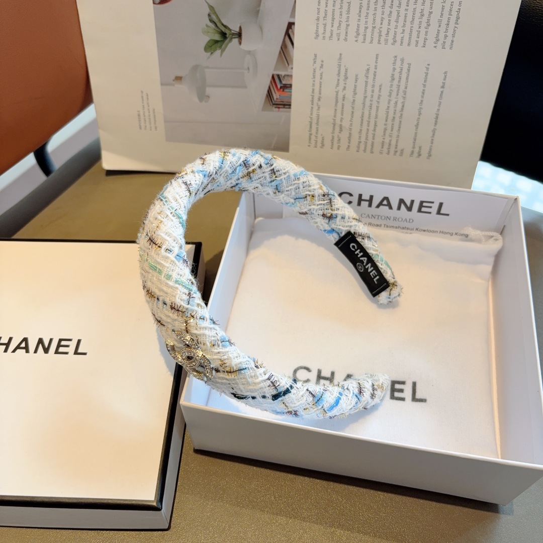 配包装
CHANEL（香奈儿）高端新款小香风发箍，复古头箍，网红爆款推荐 搭配高端材质，超精致，时尚百搭