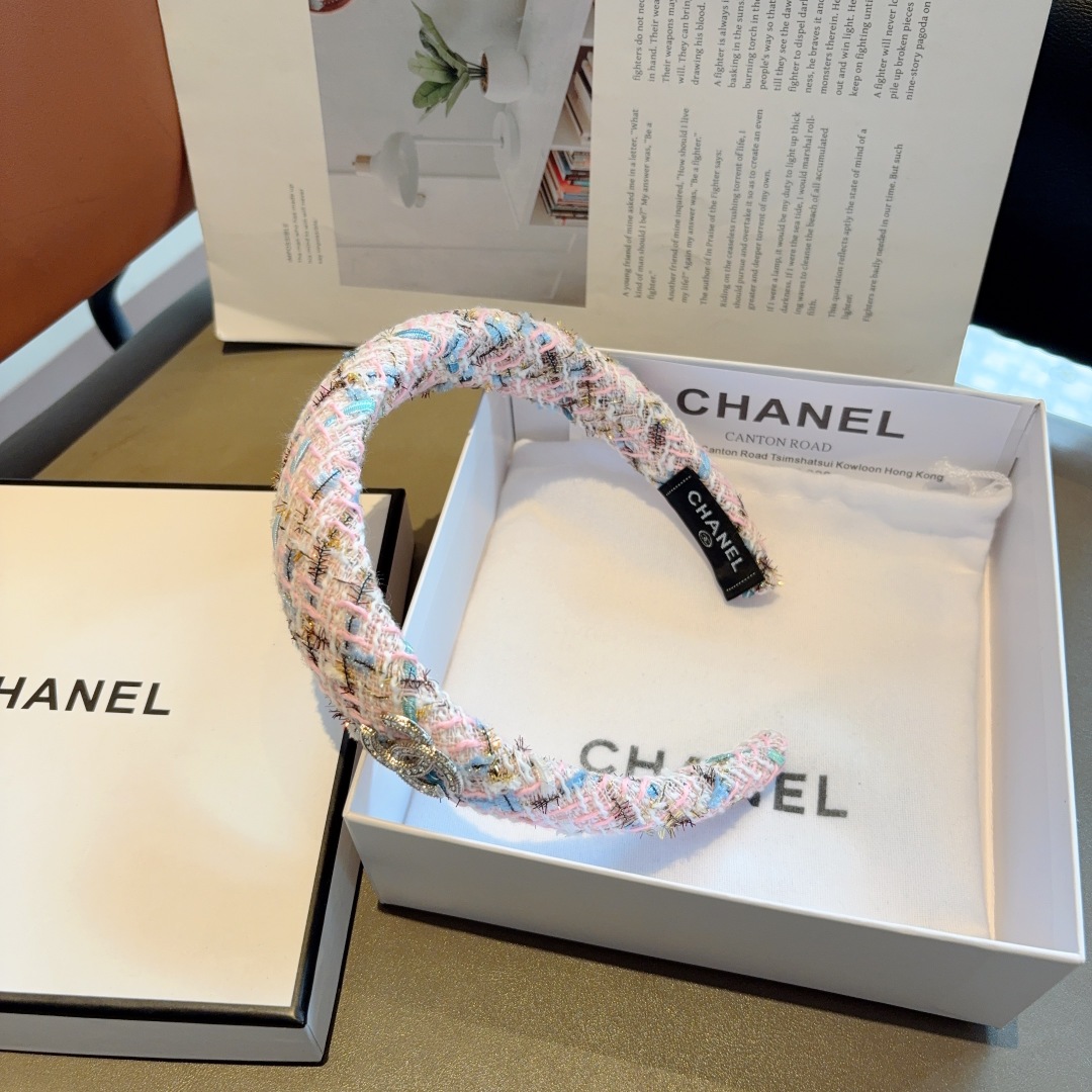 配包装
CHANEL（香奈儿）高端新款小香风发箍，复古头箍，网红爆款推荐 搭配高端材质，超精致，时尚百搭