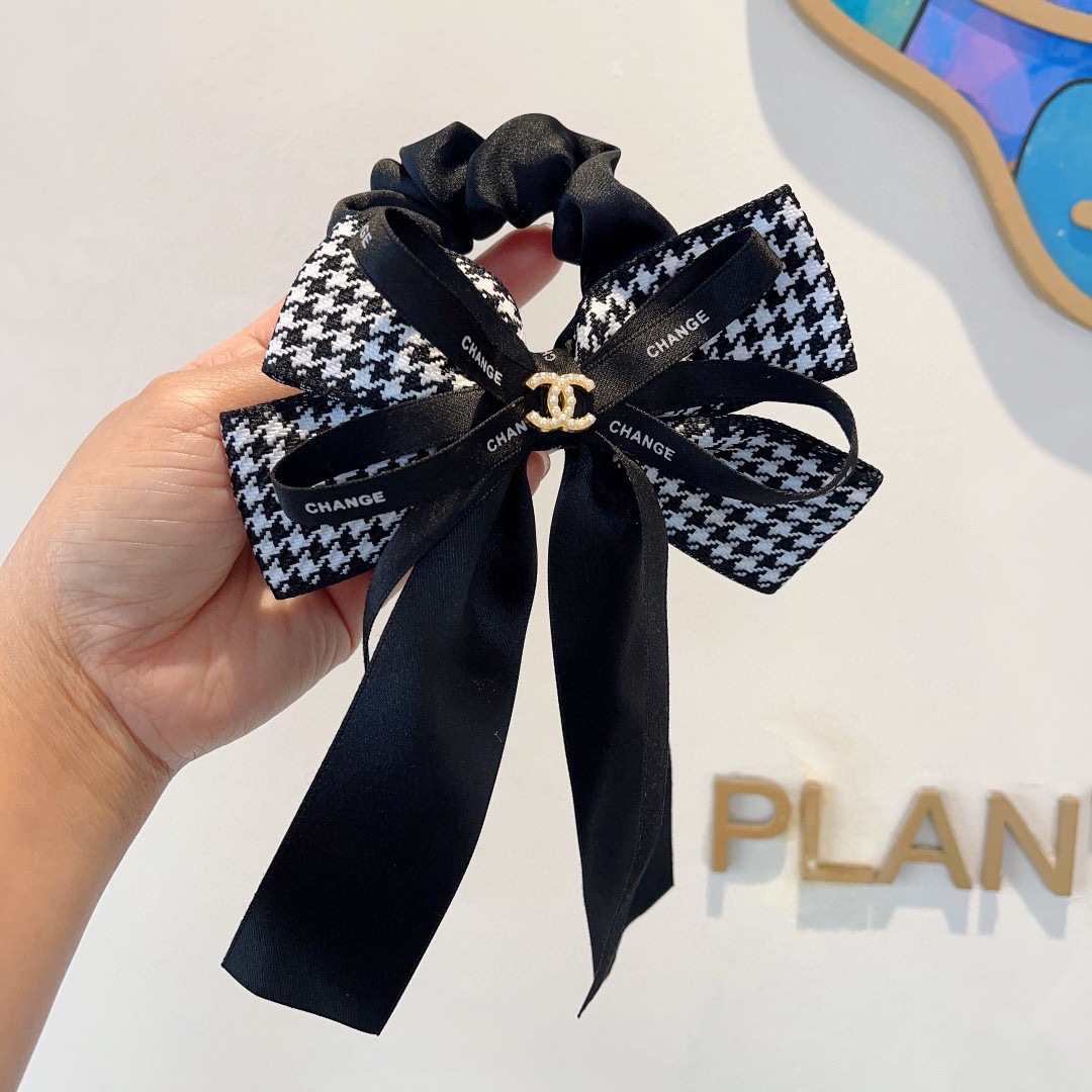 配包装
CHANEL 香奈儿 蝴蝶结肠圈，新款真丝飘带，头扎皮筋发圈，真丝面料，经典花行款， 高端大气，