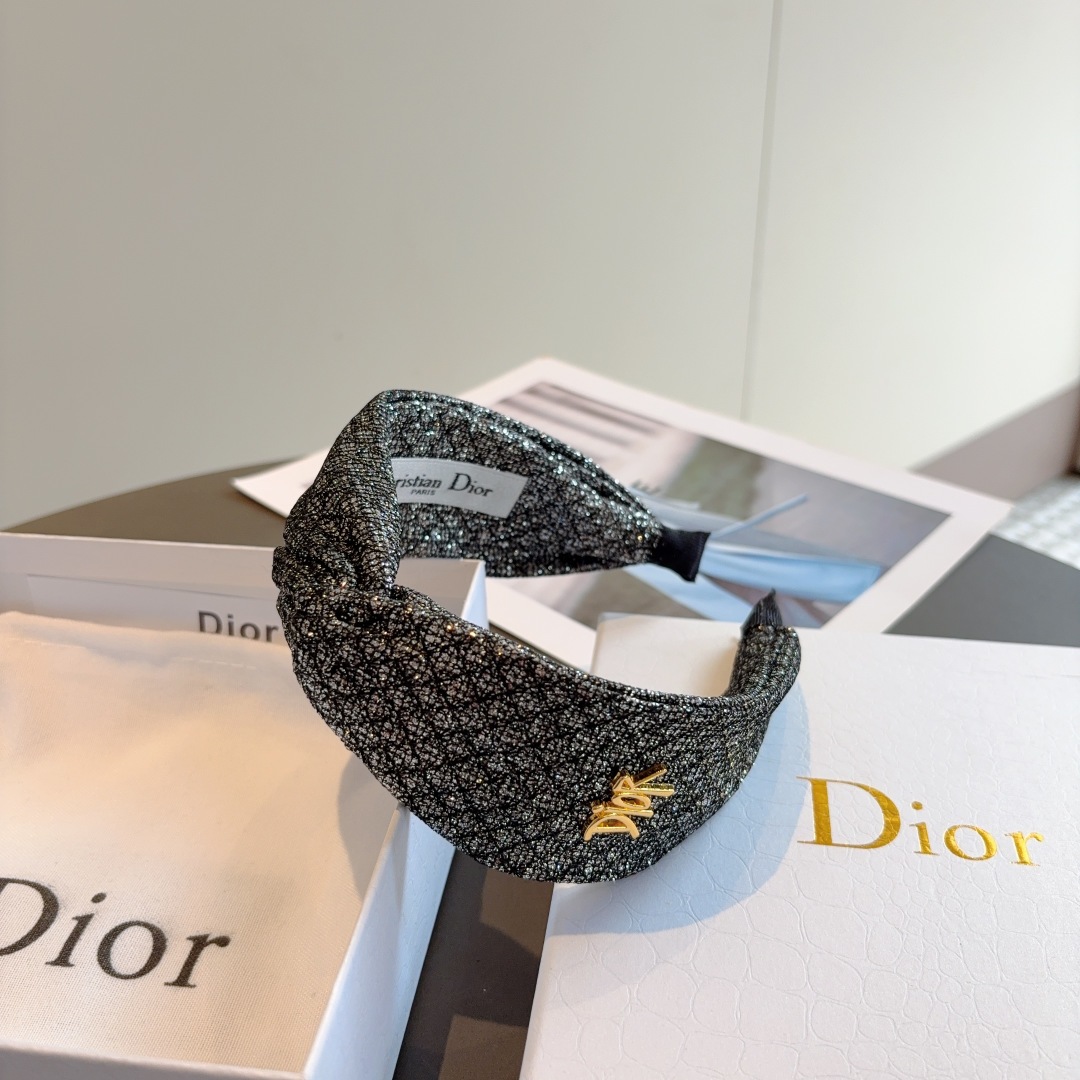 配包装
Dior（迪奥）经典交叉款大牌发箍, 网红爆款头箍、让你的魅力绽放 清新淑女范让时尚更简单。