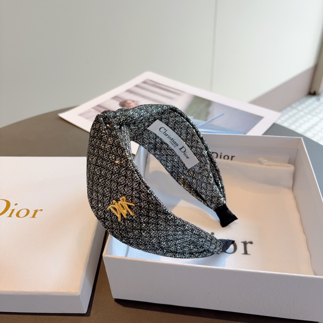 配包装
Dior（迪奥）经典交叉款大牌发箍, 网红爆款头箍、让你的魅力绽放 清新淑女范让时尚更简单。