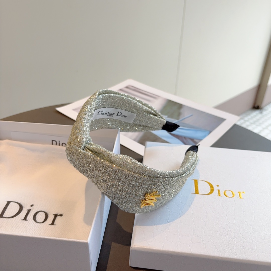 配包装
Dior（迪奥）经典交叉款大牌发箍, 网红爆款头箍、让你的魅力绽放 清新淑女范让时尚更简单。