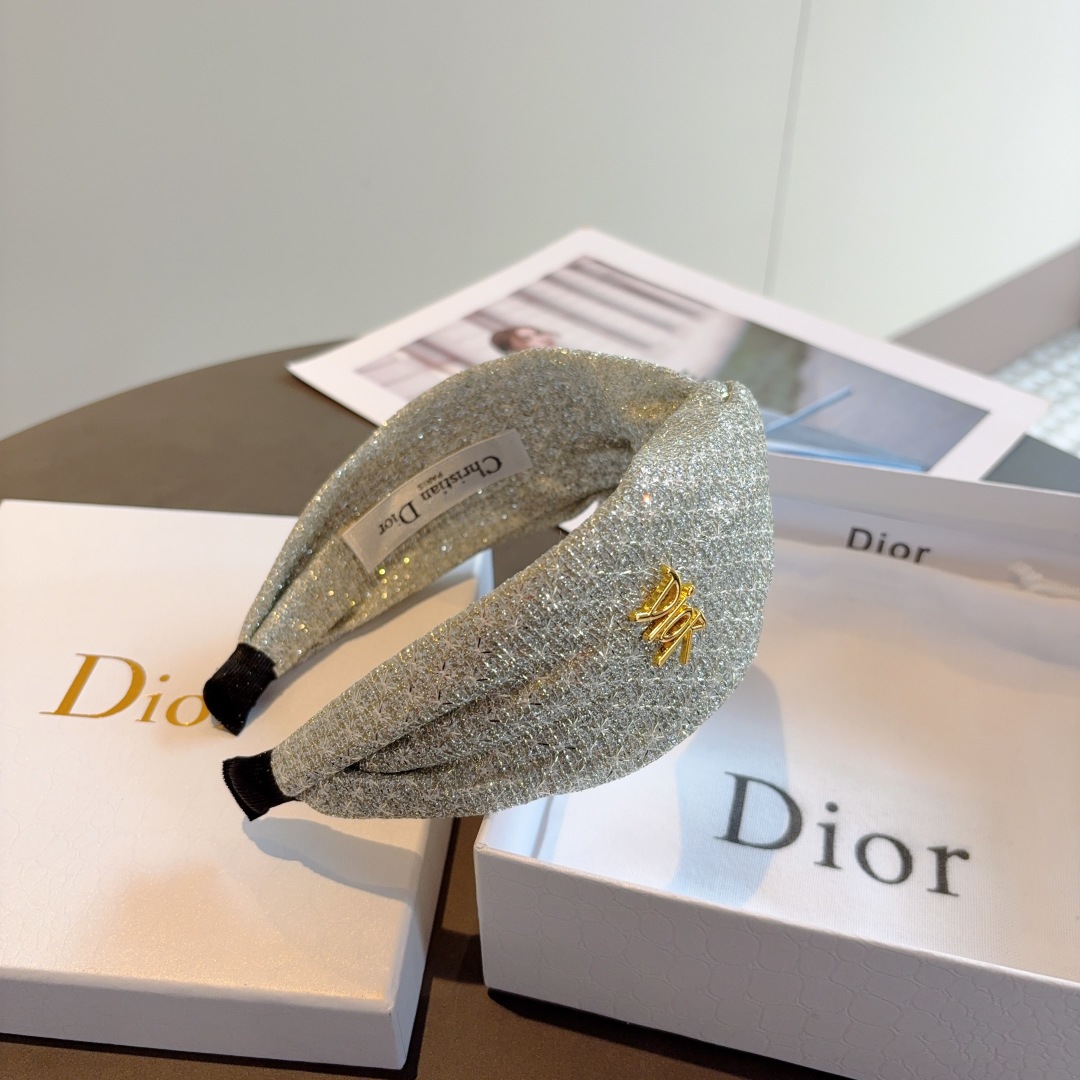 配包装
Dior（迪奥）经典交叉款大牌发箍, 网红爆款头箍、让你的魅力绽放 清新淑女范让时尚更简单。