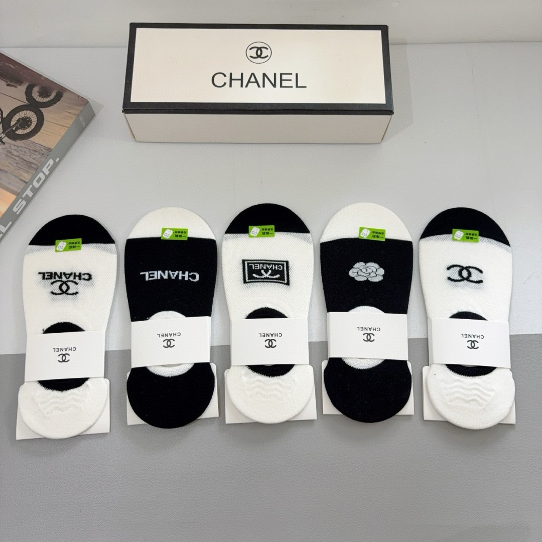 配包装（一盒5双） 
🌟 CHANEL （香奈儿）新款竹棉透气船袜，潮人必备款袜子 超柔软材质，舒适透气
