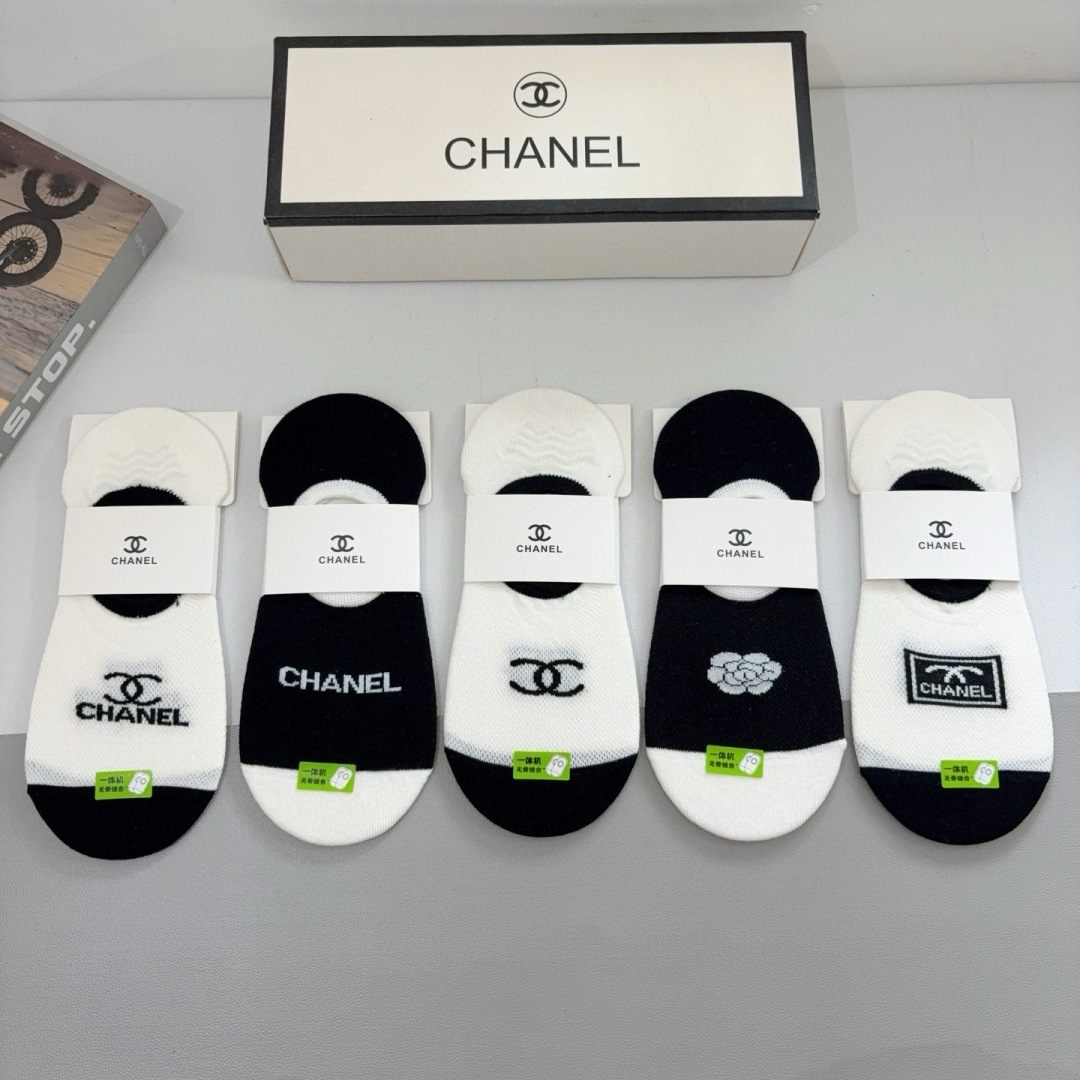 配包装（一盒5双） 
🌟 CHANEL （香奈儿）新款竹棉透气船袜，潮人必备款袜子 超柔软材质，舒适透气