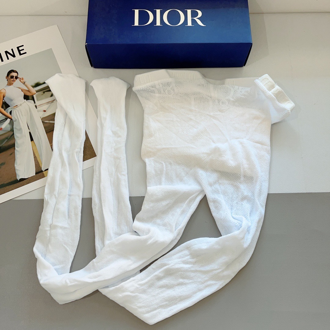 配包装（一盒1双）
Dior 迪奥 爆款大D字母网袜 连裤袜（腰头带logo）超火欧美大牌丝袜🔥潮人秋冬